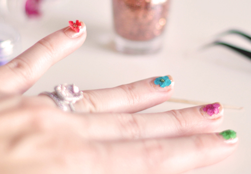 2 mẫu nail hoa rực rỡ đón cuối tuần - 5