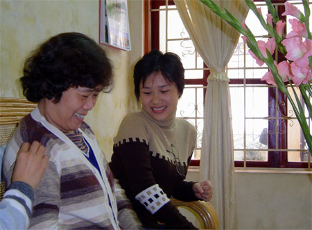 lấy lòng mẹ chồng tương lai