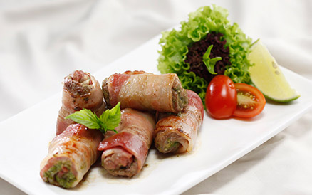 Bò Cuộn Xốt Lá Quế