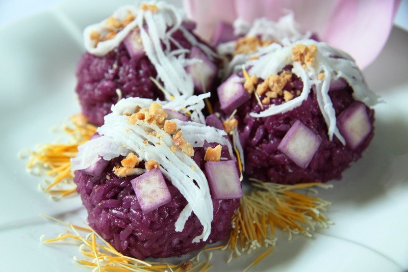 http://www.bepgiadinh.com/sites/default/files/styles/recipe_fancy/public/hinh_chinh/xoi_nep_khoai_mon.jpg
