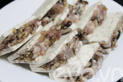khoai môn kẹp thịt chiên giòn - hình minh họa 5