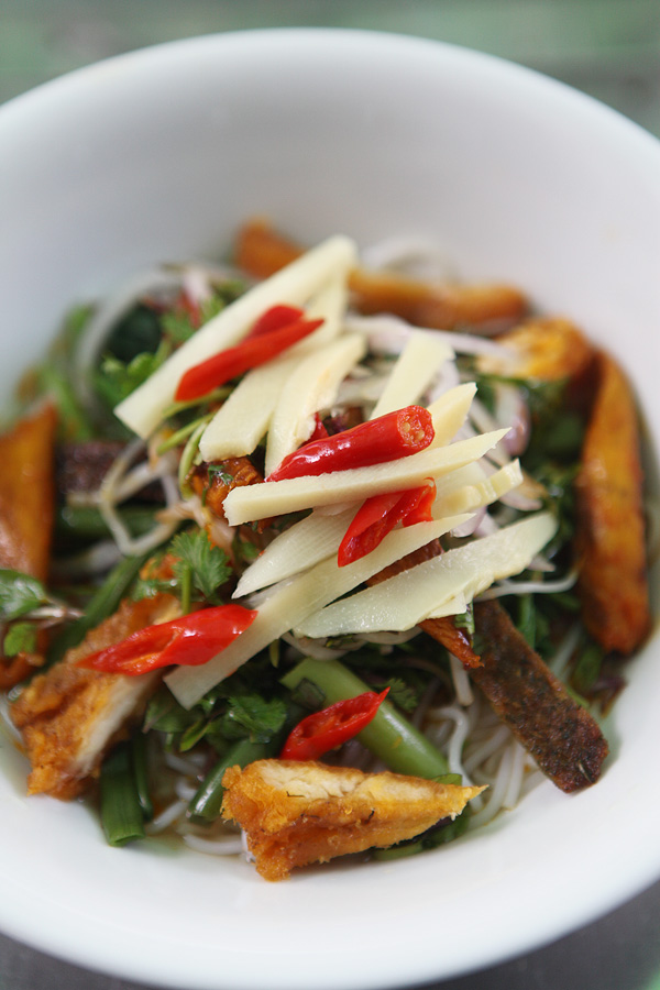 bún cá trộn Hà Nội