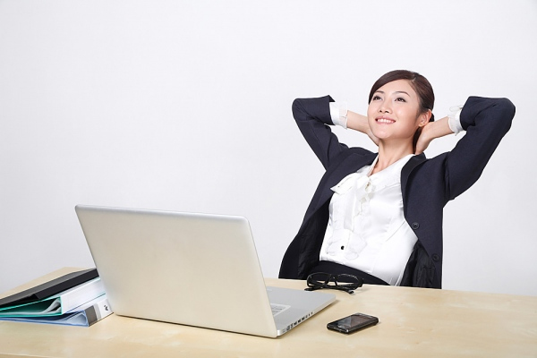 Bí quyết chăm sóc ngực cho chị em văn phòng