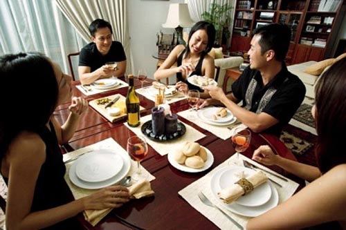 "Chiến hữu" của chồng nghĩ gì về bạn? - 1