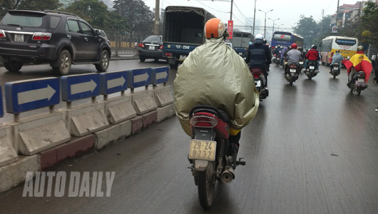 Bí quyết lái xe máy an toàn - hình minh họa 3