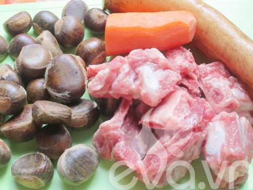 Canh Hạt Dẻ Củ Sen Sườn