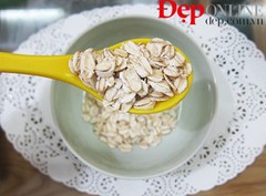 trị mụn lưng bằng yến mạch