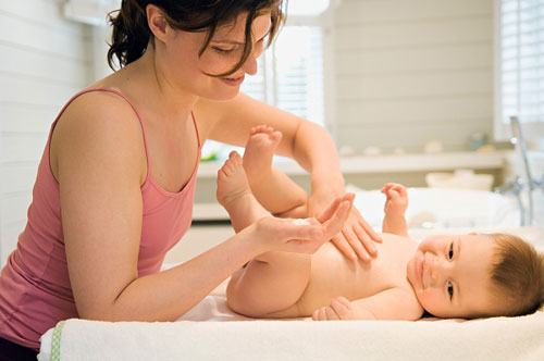 Lưu ý dùng mỹ phẩm cho bé sơ sinh mỹ phẩm cho trẻ sơ sinh
