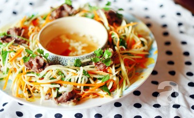 lam-nom-xoai-xanh-thit-bo-ngon-com-7 Cách Làm Nộm Xoài Thịt Bỏ Chua - hình minh họa 7